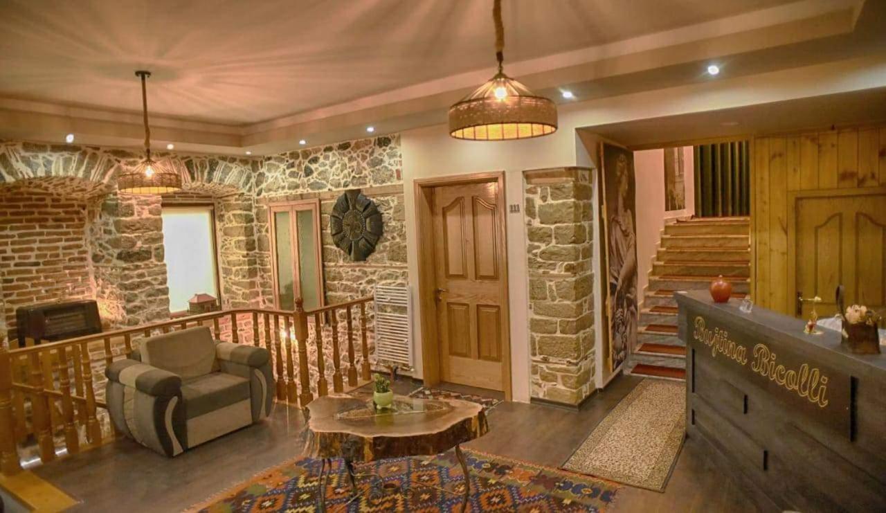 Hotel Bujtina Bicolli Корча Екстериор снимка