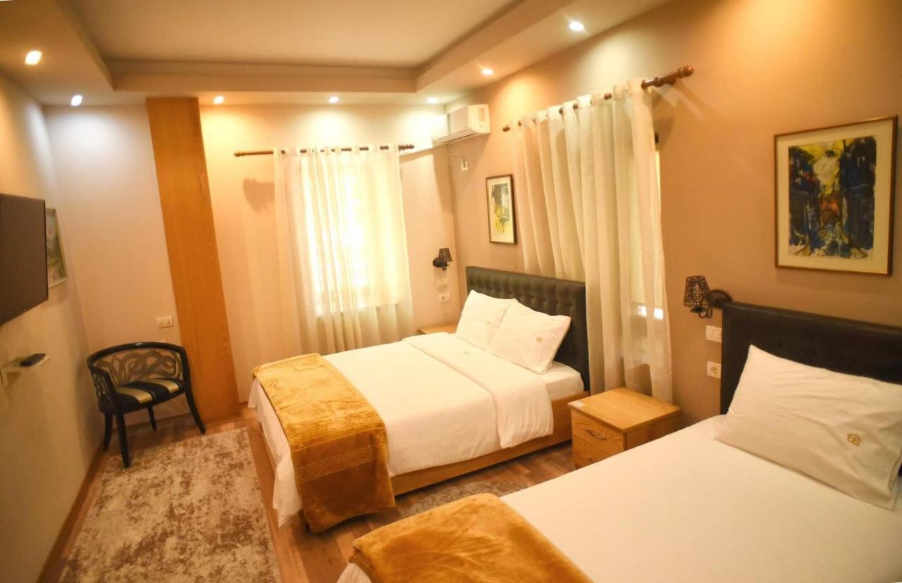 Hotel Bujtina Bicolli Корча Екстериор снимка