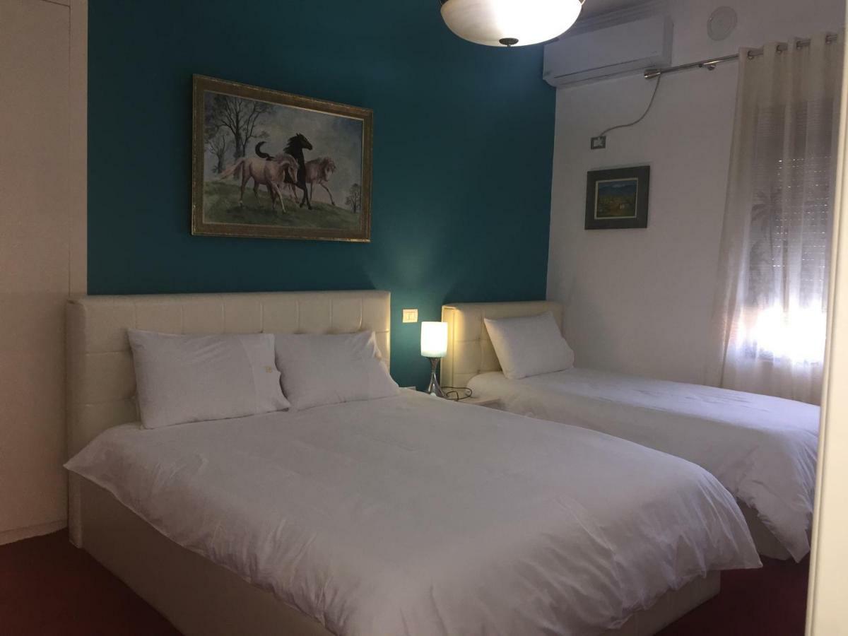 Hotel Bujtina Bicolli Корча Екстериор снимка
