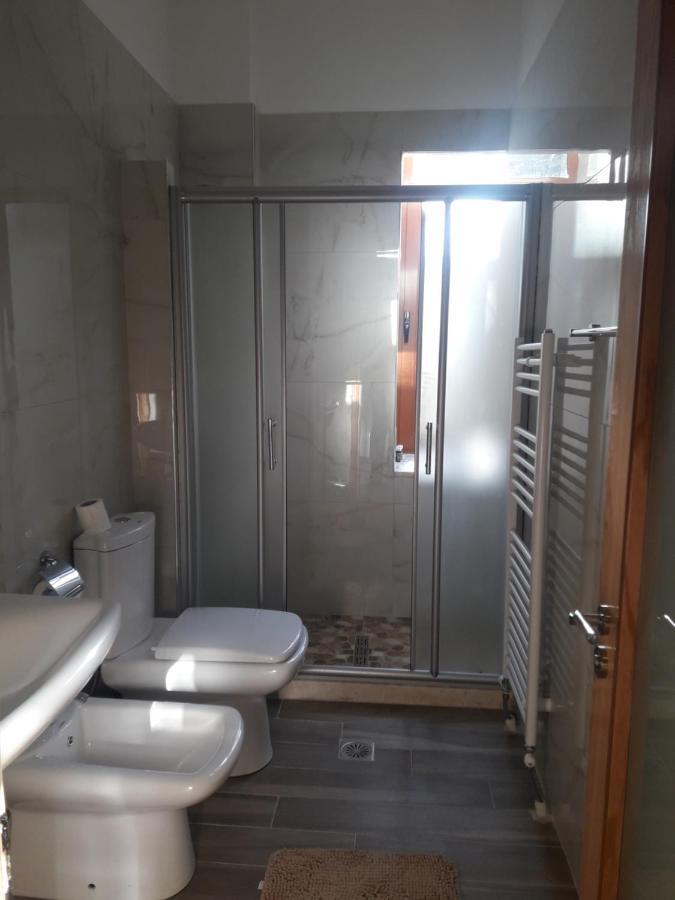 Hotel Bujtina Bicolli Корча Екстериор снимка